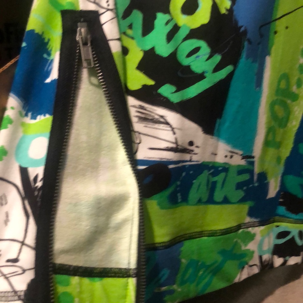 Lynn Ritchie pop art jazzy looking top - Picture 9 of 12